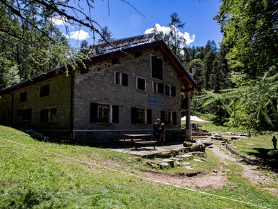 Una veduta del rifugio Amprimo.