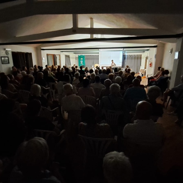 The crowded room during the show \u0022The Song of the Forest.\u0022