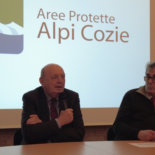 Il Ministro dell\u0027Ambiente Pichetto Fratin insieme al presidente dei Parchi Alpi Cozie Pulzoni.