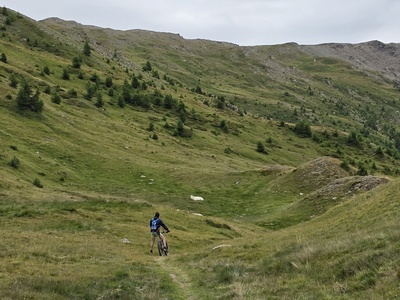 The Cannons Road offers interesting stretches of single track where fun is guaranteed! But watch out for hikers!