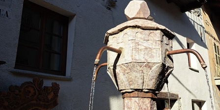 L\u0027Hotel Dieu e la sua fontana