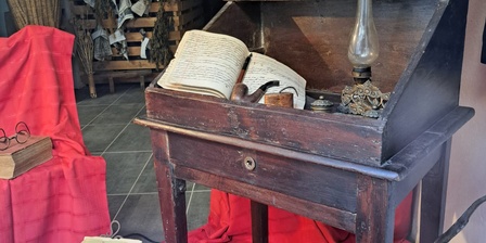 Vetrina Hotel Dieu: Penna, pinnino e calamaio