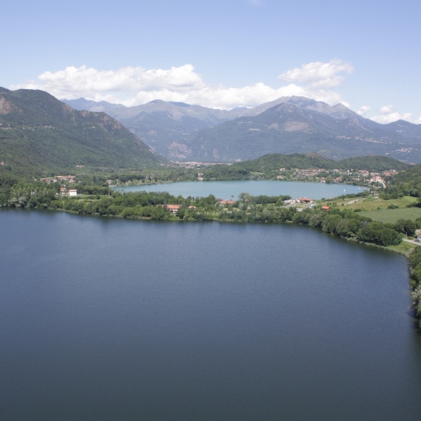 Les Lacs d\u0027Avigliana photographiés depuis le Mont Cuneo.