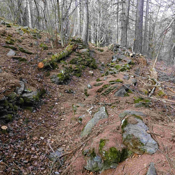 La situation de défectuosité le long du sentier entre la Fontaine de la Gerpula et le Refuge Amprimo.