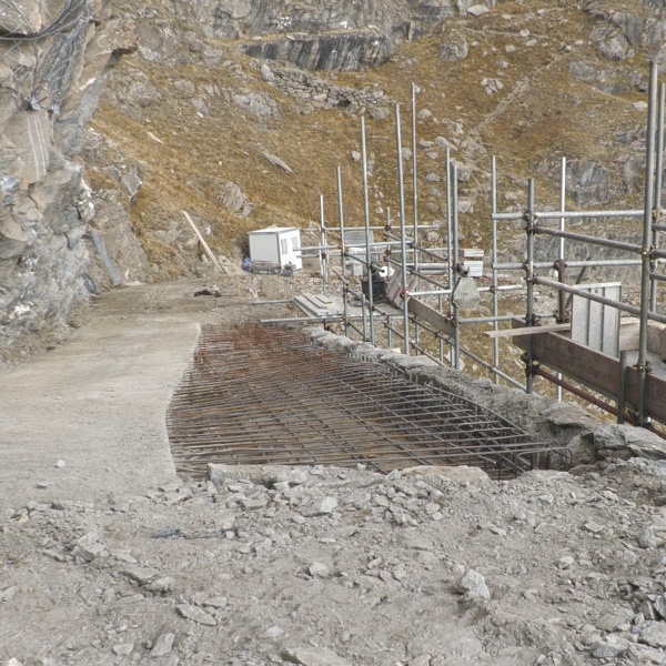 An image of the construction site to restore the collapsed section of the road to Colle della Vecchia.