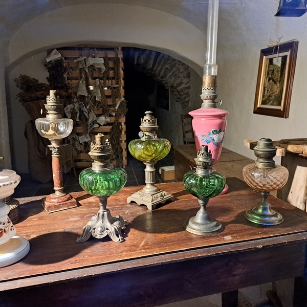 Lampade in vetrina all\u0027Hotel Dieu