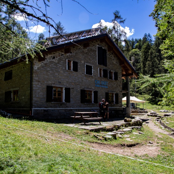 A view of the Amprimo refuge.