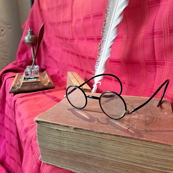 Vetrina Hotel Dieu: Penna, pennino e calamaio