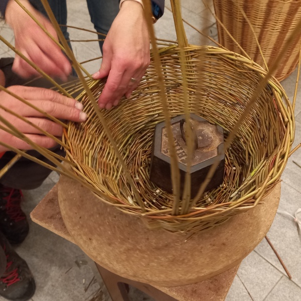 Corso di cesteria per ragazzi