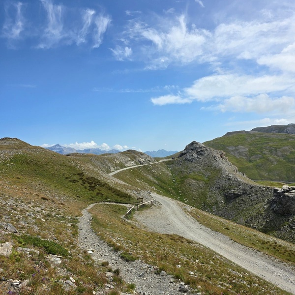 Assietta Road \u002D Gran Bosco di Salbertrand Natural Park